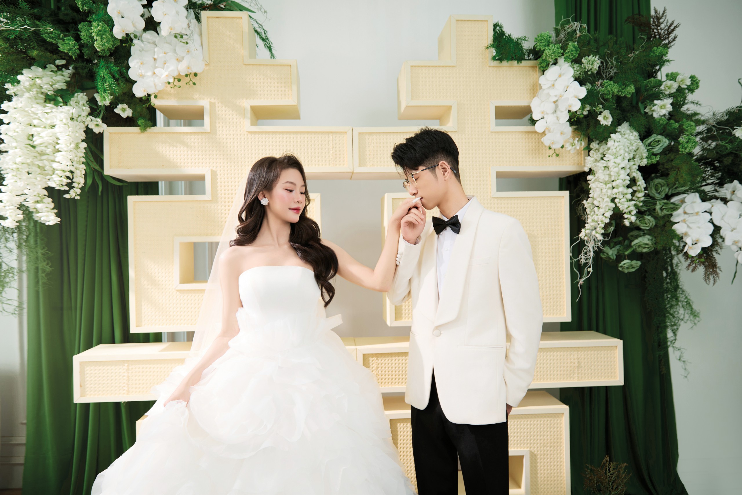 THIỆP CƯỚI THU HẰNG & THÁI BẢO