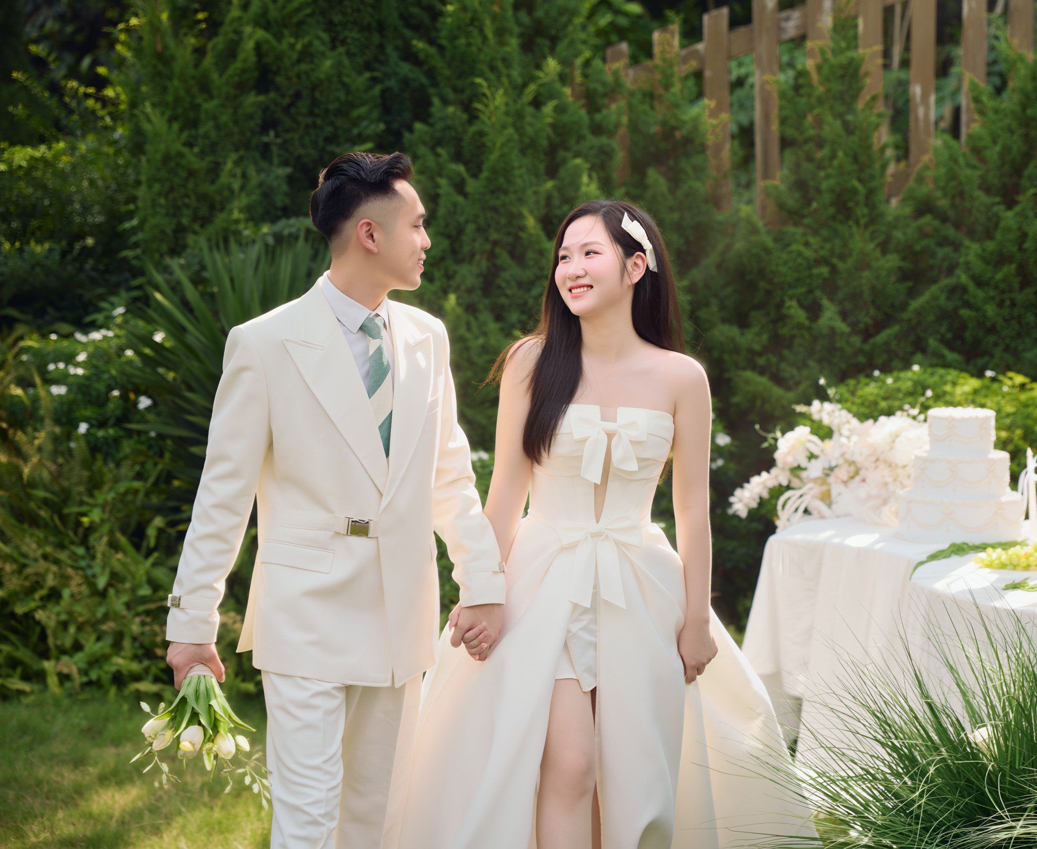THIỆP CƯỚI THUỲ LINH & THẾ HUYÊN
